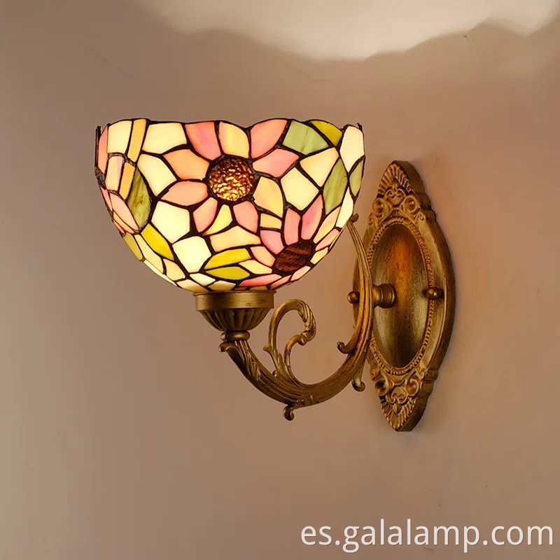 Elegante lámpara de pared de vidrio inspirada en girasol para espacios acogedores